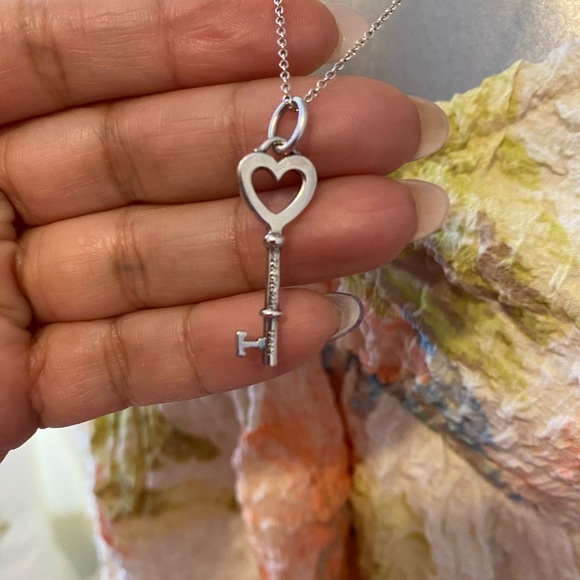 💯Authentic Tiffany Heart Mini key (EUC) + 24” chain (Practically New) - Picture 2 of 7